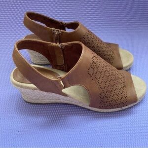 Easy Street Women's Stacy Wedge Sandals Tan Woman's 8 M Side zipper Open toe
